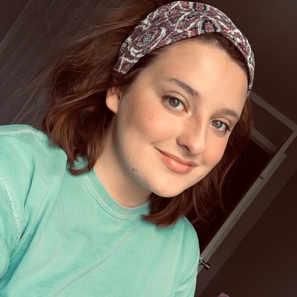 Meet your Posher, Whitney - Picture 1 of 1
